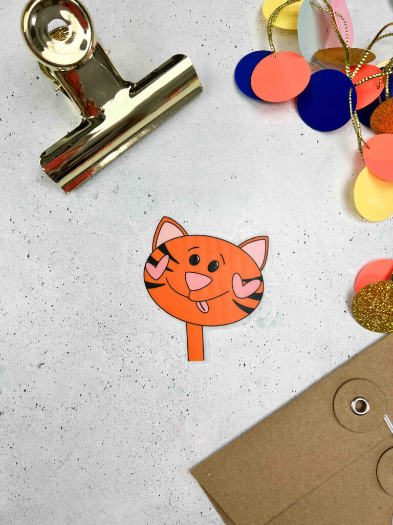 Applikation | Bügelbild | Katze mit Herzbäckchen