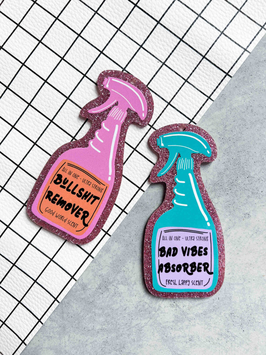 PRE ORDER | Funky Hang Ons BIG | Acryl Anhänger-Set | Emotional Support - Sprayflasche