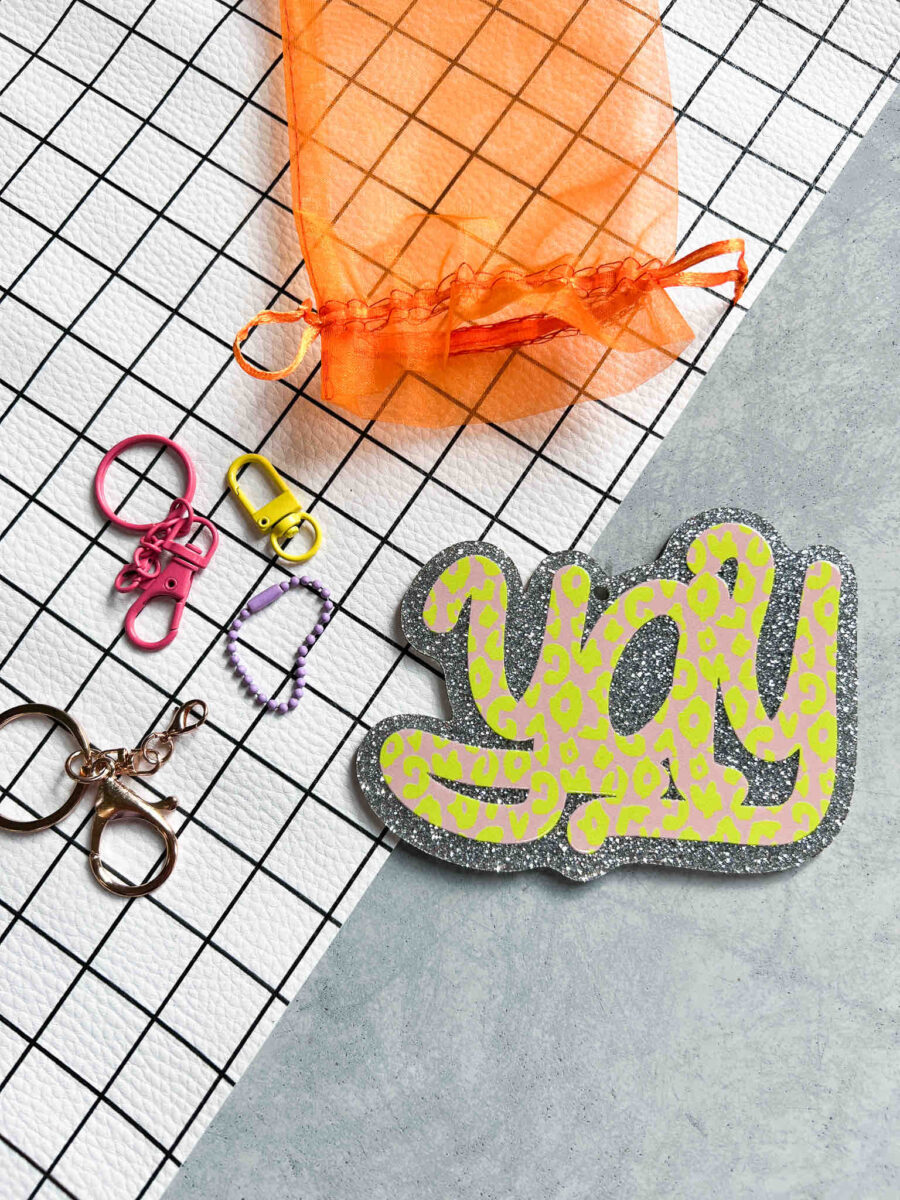 PRE ORDER | Funky Hang Ons BIG | Acryl Anhänger-Set | Emotional Support - Yay