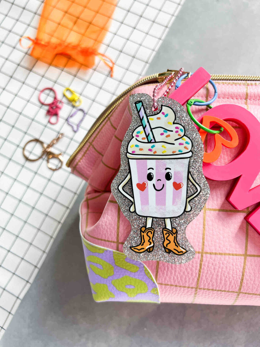PRE ORDER | Funky Hang Ons BIG | Acryl Anhänger-Set | Emotional Support - Shake Lady