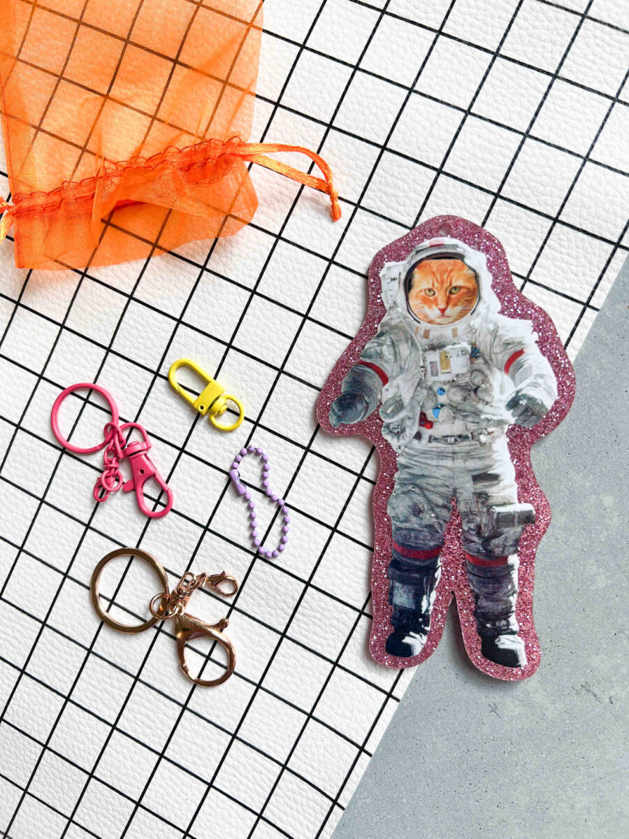 PRE ORDER | Funky Hang Ons BIG | Acryl Anhänger-Set | Emotional Support - Astronaut