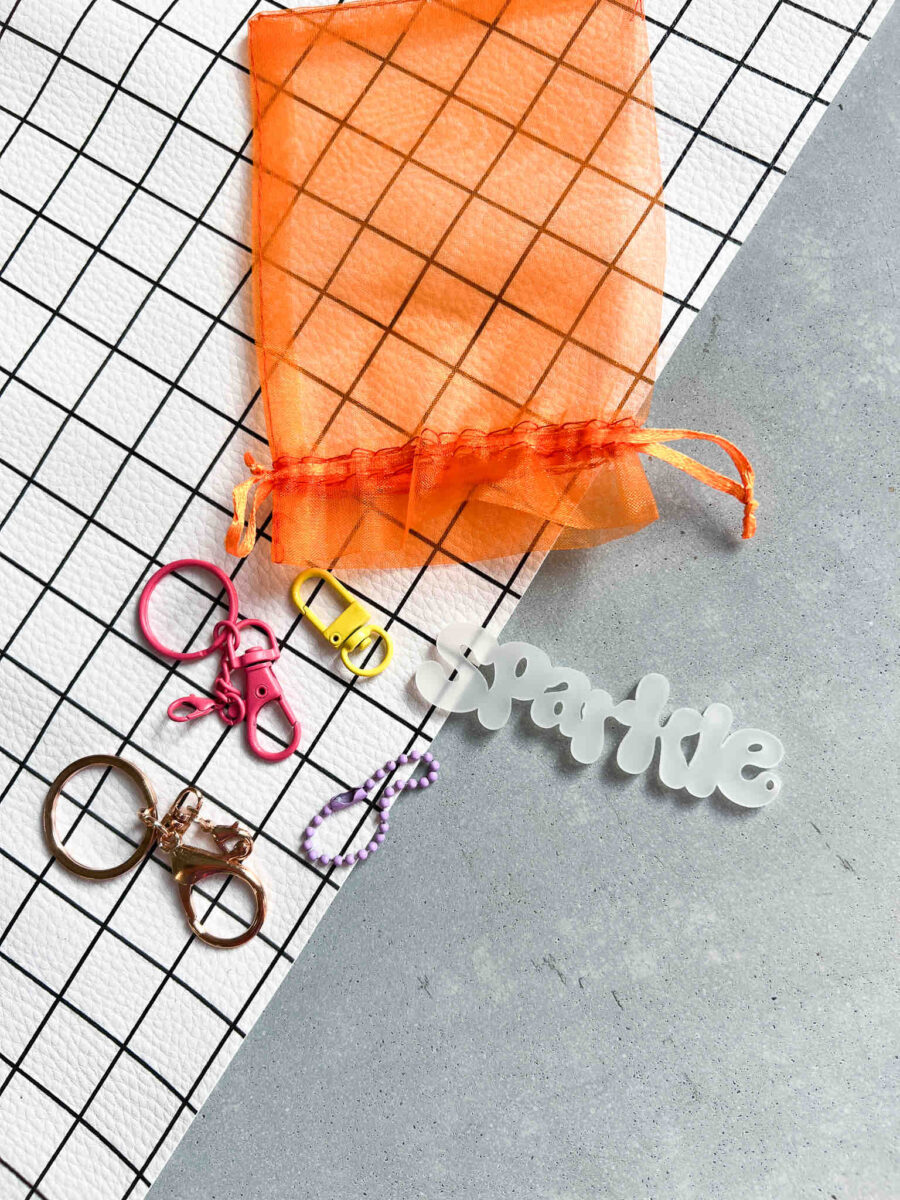 PRE ORDER | Funky Hang Ons BIG | Acryl Anhänger-Set | Emotional Support - Sparkle Glow in the dark