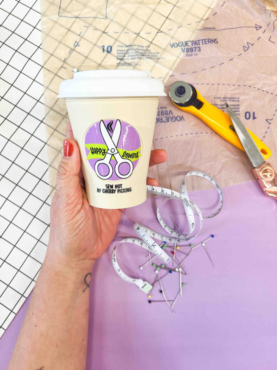 Nähdose Coffee Cup mit Maßband & Magnetdeckel – Arty Handmade Limited Edition