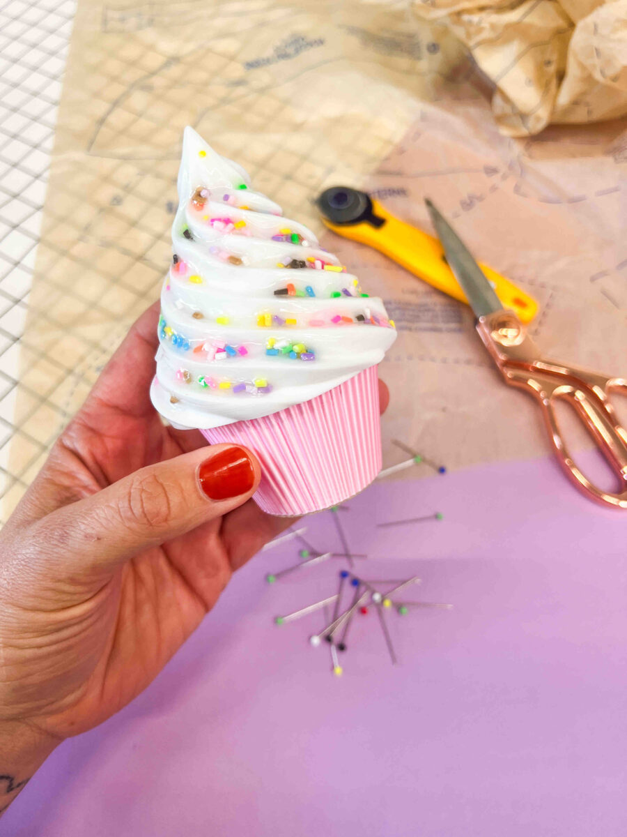 Nähgewicht Muffin Cupcake mit Magnet – Arty Handmade Limited Edition